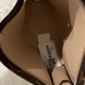 Louis Vuitton toiletry 19